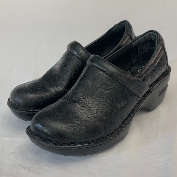 b o c Peggy Comfort Clogs Mules Slip-On Black Faux Leather Embossed Size 7.5 - Picture 1 of 15